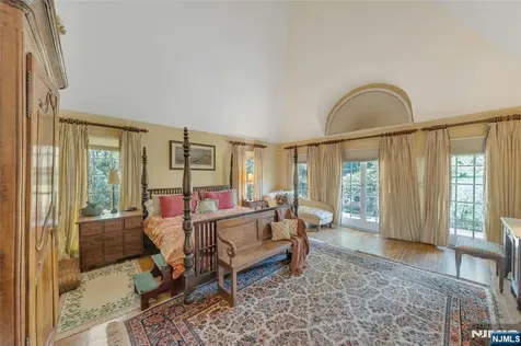 11 Lower Cross Road Saddle River NJ 07458