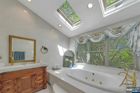 11 Lower Cross Road Saddle River NJ 07458