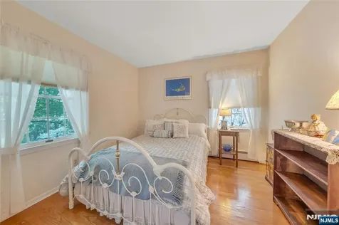 11 Lower Cross Road Saddle River NJ 07458