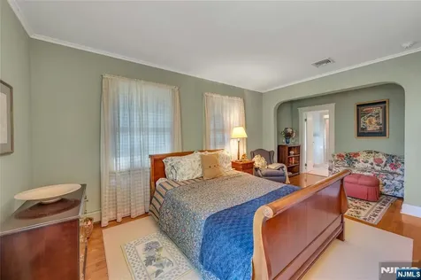 11 Lower Cross Road Saddle River NJ 07458