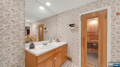 11 Lower Cross Road Saddle River NJ 07458