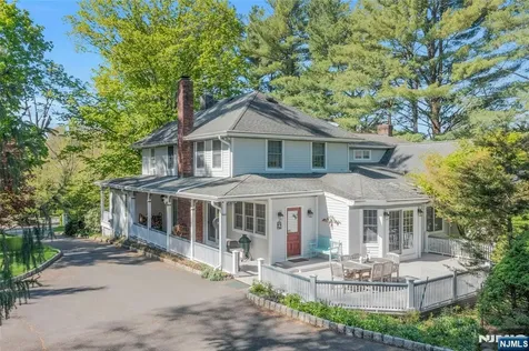 11 Lower Cross Road Saddle River NJ 07458