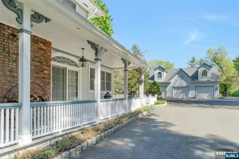 11 Lower Cross Road Saddle River NJ 07458