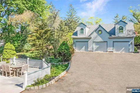 11 Lower Cross Road Saddle River NJ 07458
