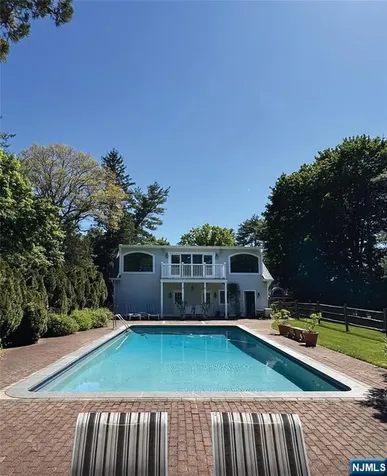 11 Lower Cross Road Saddle River NJ 07458