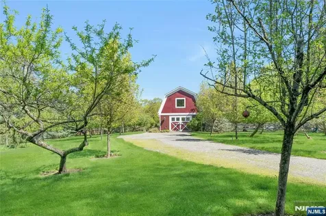11 Lower Cross Road Saddle River NJ 07458