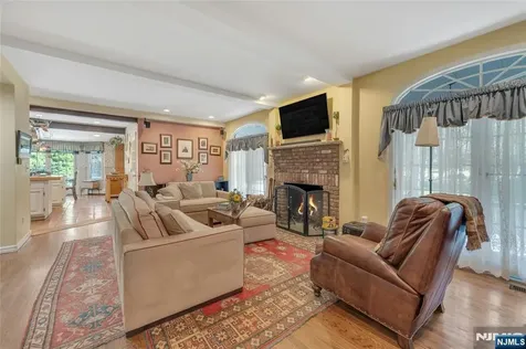 11 Lower Cross Road Saddle River NJ 07458