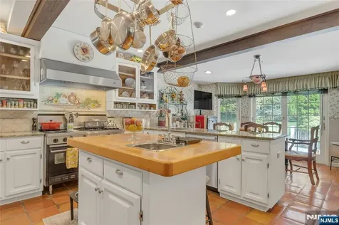 11 Lower Cross Road Saddle River NJ 07458