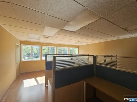 435-437 Hollywood Avenue Fairfield NJ 07004