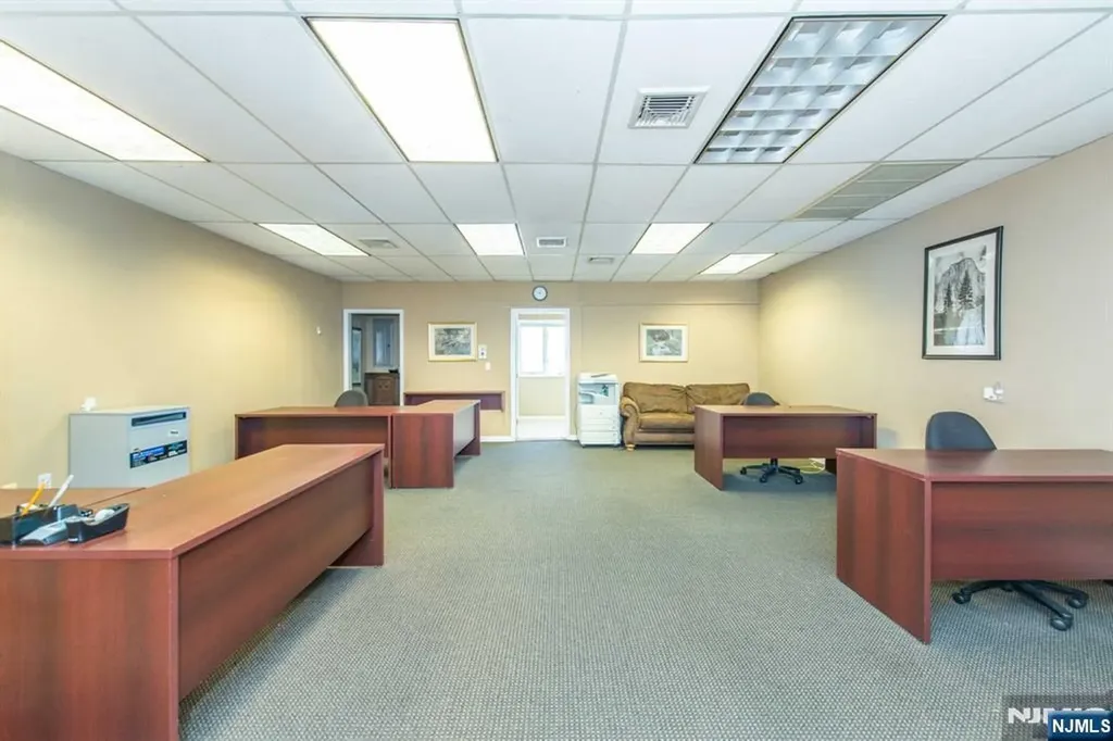 435-437 Hollywood Avenue Fairfield NJ 07004