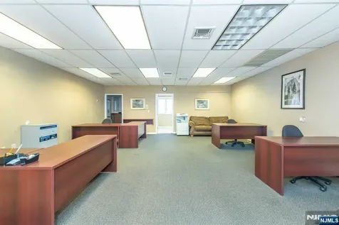 435-437 Hollywood Avenue Fairfield NJ 07004
