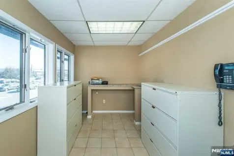 435-437 Hollywood Avenue Fairfield NJ 07004