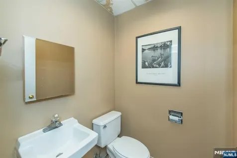 435-437 Hollywood Avenue Fairfield NJ 07004