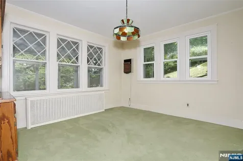 388 Allaire Avenue Leonia NJ 07605