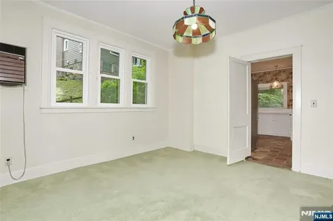 388 Allaire Avenue Leonia NJ 07605