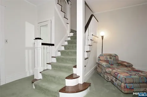 388 Allaire Avenue Leonia NJ 07605