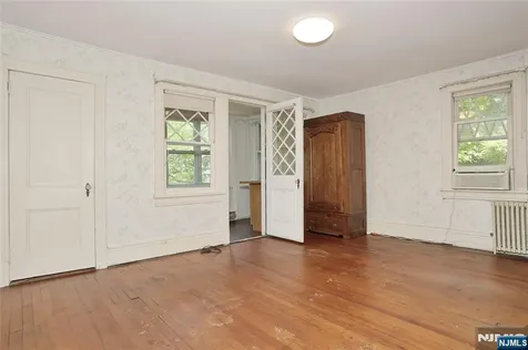 388 Allaire Avenue Leonia NJ 07605