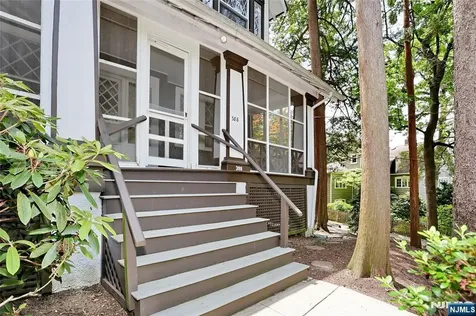 388 Allaire Avenue Leonia NJ 07605