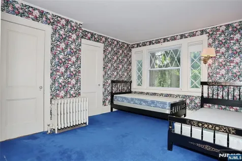 388 Allaire Avenue Leonia NJ 07605