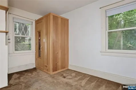 388 Allaire Avenue Leonia NJ 07605