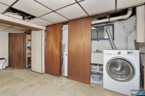 388 Allaire Avenue Leonia NJ 07605