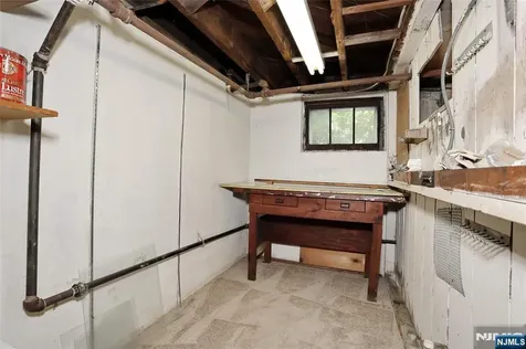 388 Allaire Avenue Leonia NJ 07605