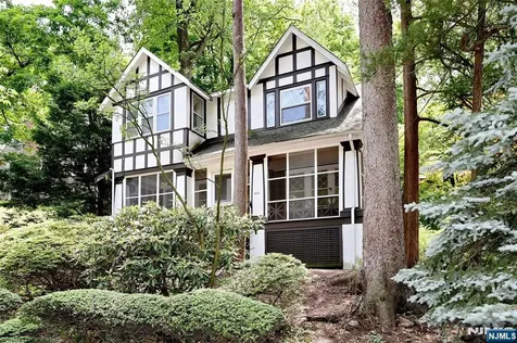 388 Allaire Avenue Leonia NJ 07605