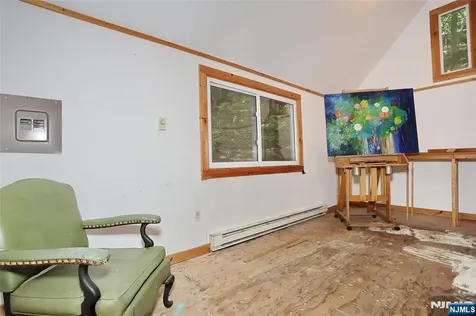 388 Allaire Avenue Leonia NJ 07605