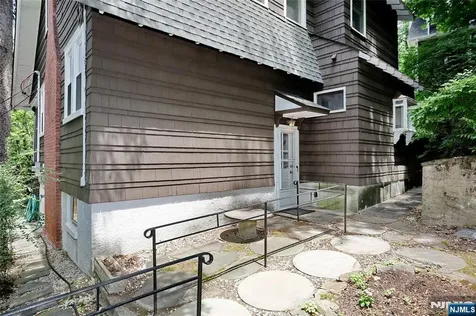 388 Allaire Avenue Leonia NJ 07605