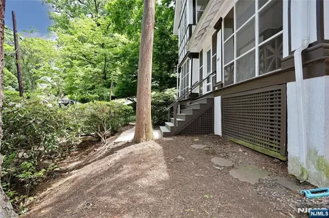 388 Allaire Avenue Leonia NJ 07605