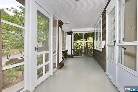 388 Allaire Avenue Leonia NJ 07605