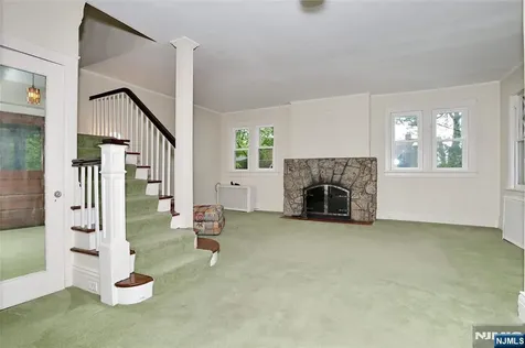 388 Allaire Avenue Leonia NJ 07605