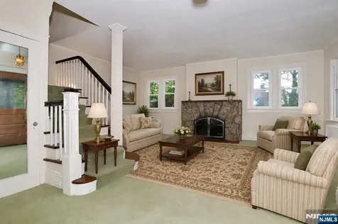 388 Allaire Avenue Leonia NJ 07605