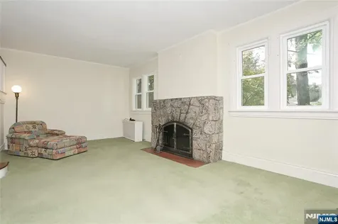 388 Allaire Avenue Leonia NJ 07605