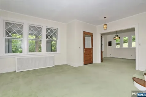 388 Allaire Avenue Leonia NJ 07605