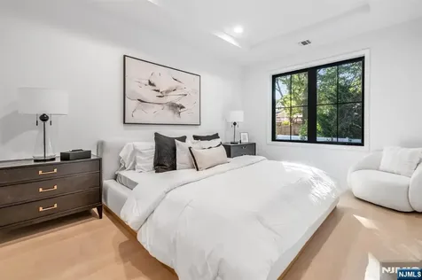 11 Fey Place Oradell NJ 07649