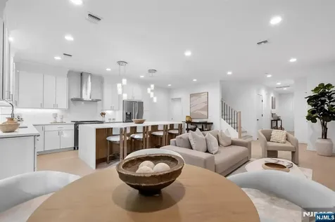 11 Fey Place Oradell NJ 07649