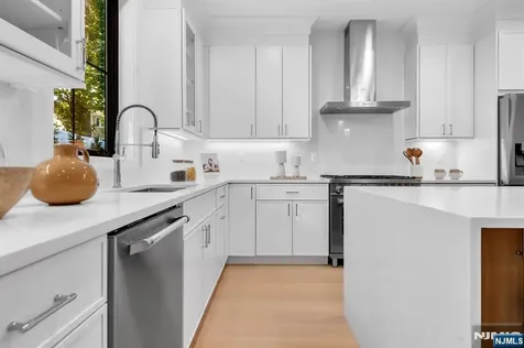 11 Fey Place Oradell NJ 07649
