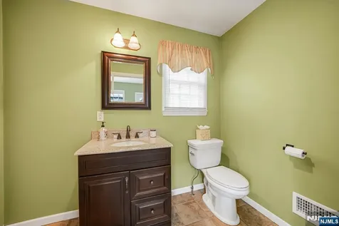 30 Oakley Way Wayne NJ 07470