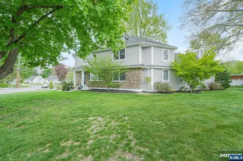30 Oakley Way Wayne NJ 07470