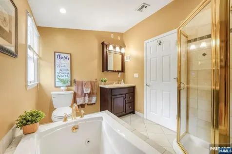 30 Oakley Way Wayne NJ 07470