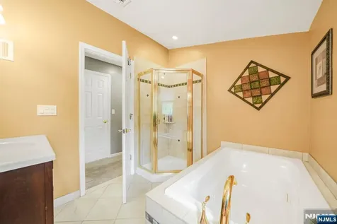 30 Oakley Way Wayne NJ 07470