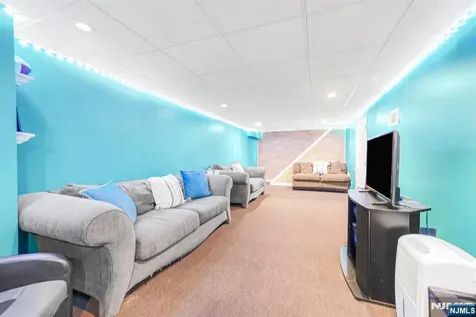 30 Oakley Way Wayne NJ 07470