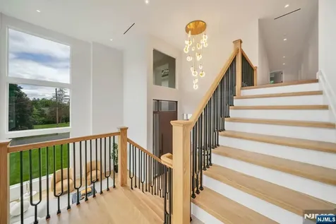 61 Macarthur Avenue Closter NJ 07624