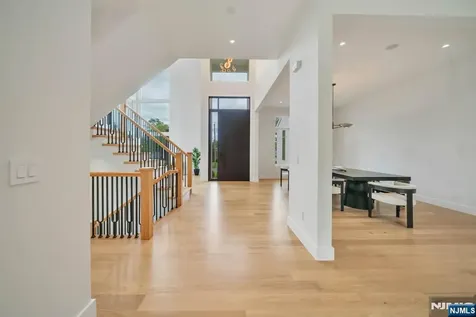 61 Macarthur Avenue Closter NJ 07624