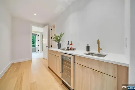 61 Macarthur Avenue Closter NJ 07624
