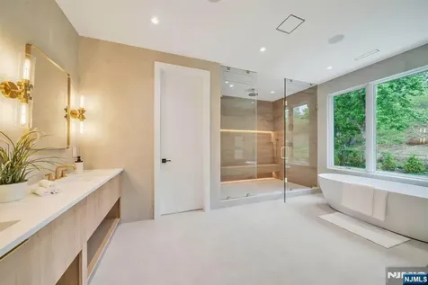 61 Macarthur Avenue Closter NJ 07624