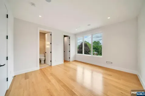 61 Macarthur Avenue Closter NJ 07624