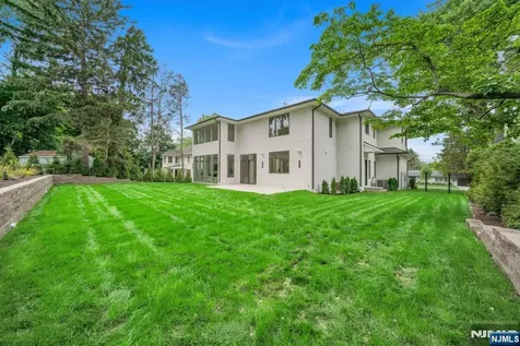 61 Macarthur Avenue Closter NJ 07624