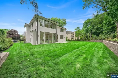 61 Macarthur Avenue Closter NJ 07624